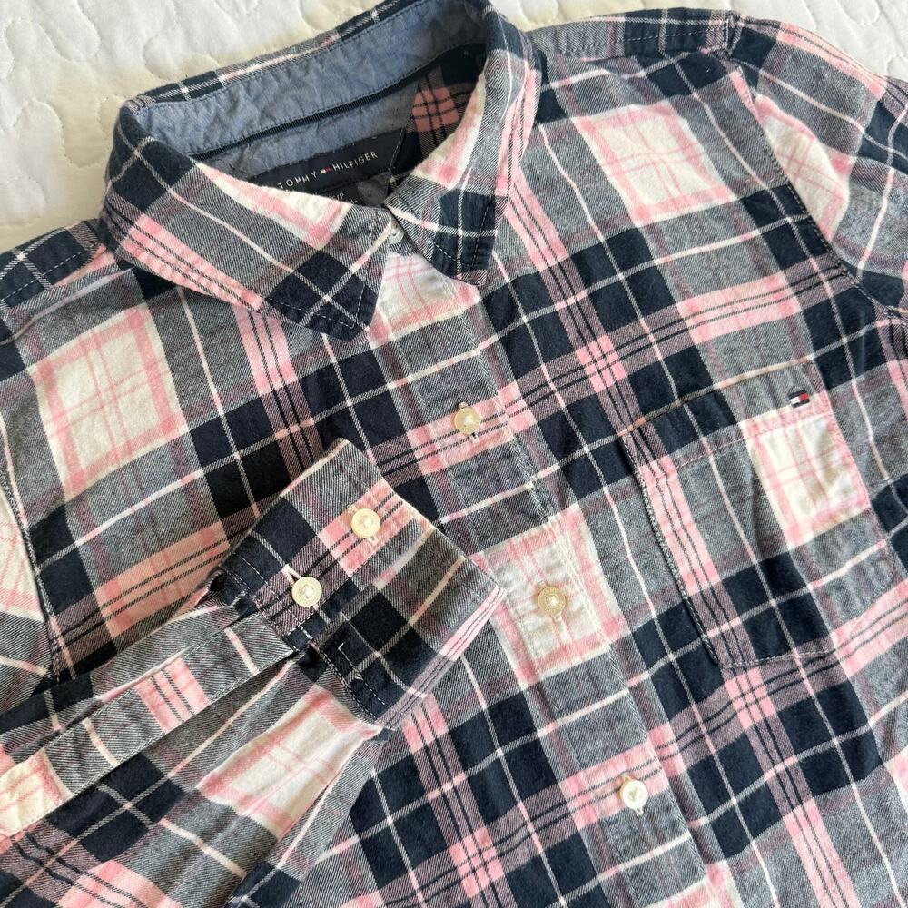 TOMMY HILFIGER WOMEN SIZE SMALL MADRAS PLAID FLANNEL W/ SLEEVE HOOK BUTTON UP